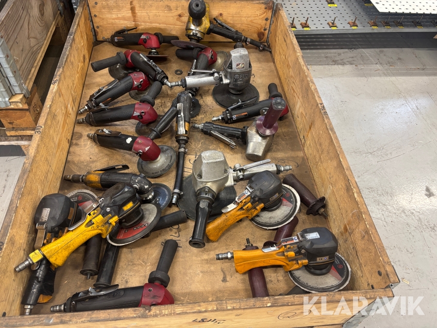 Parti med slipmaskiner