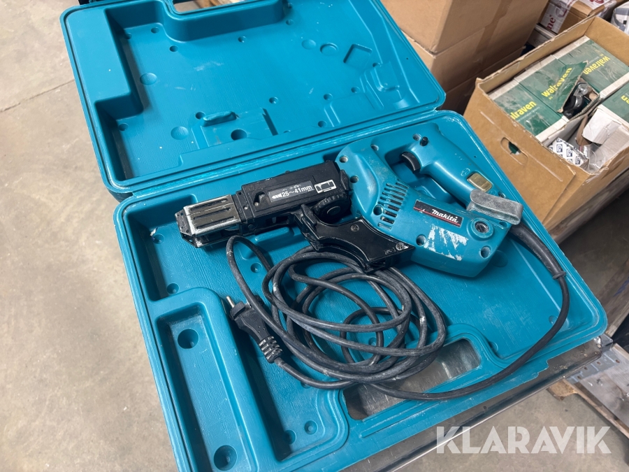Gipsautomat Makita 6833
