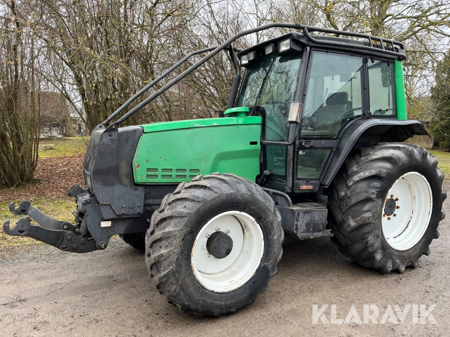 Skogsutrustad traktor Valtra Valmet 6350-4 med Frontlyft & Twintrac