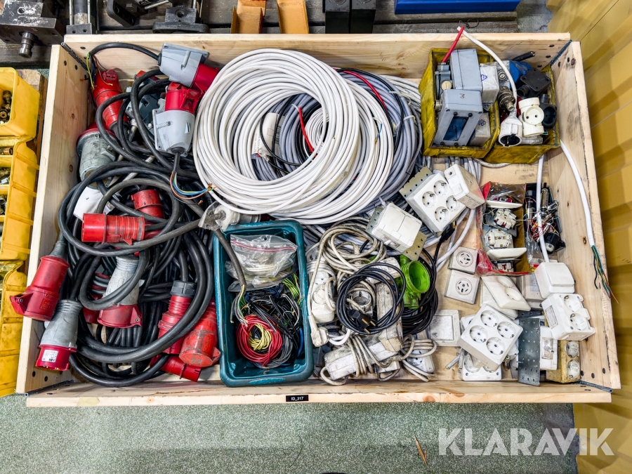 Parti med elinstallationsmaterial