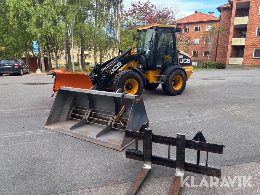 Hjullastare JCB 409B med redskap