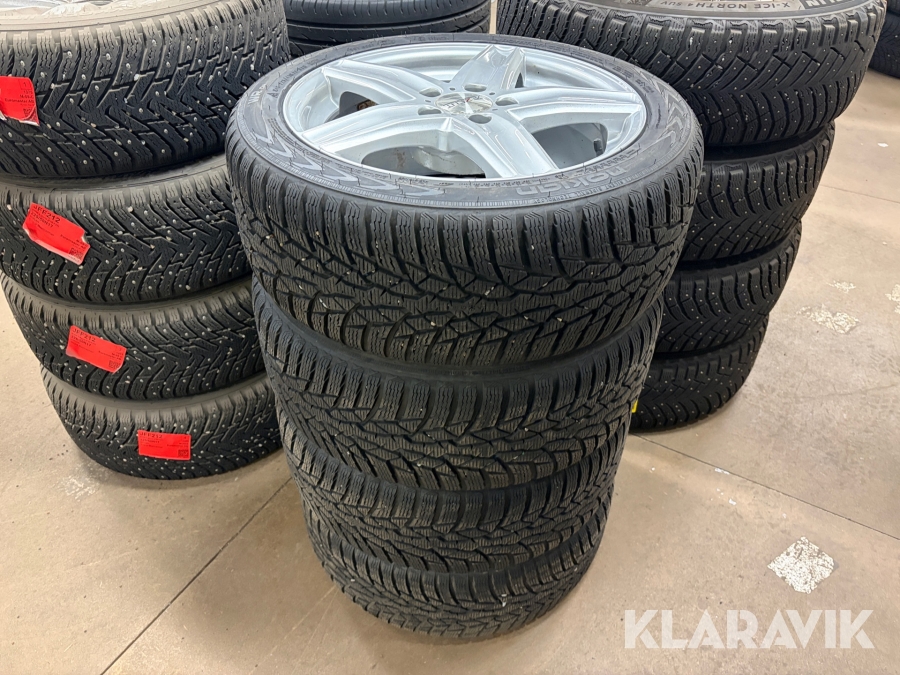 Däck Nokian med fälg Dezent 225/45R17 4 st
