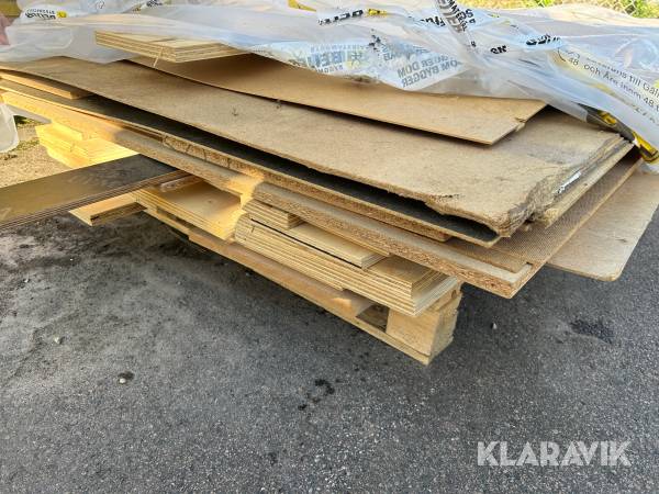 Parti med diverse skivmaterial sågade & hela