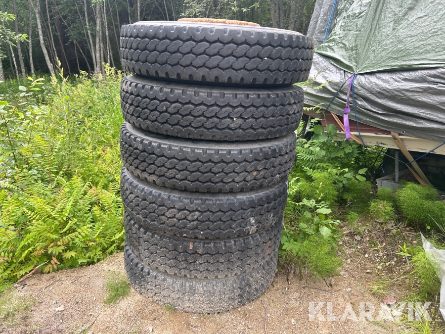 Lastbilsdäck med fälg Bridgestone 10R22.5