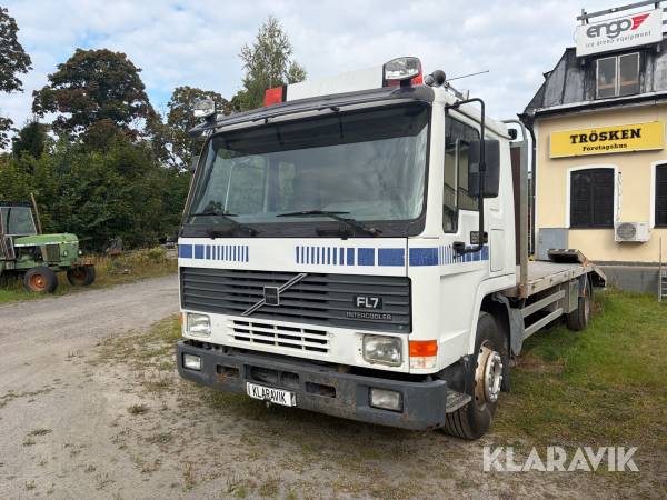 Lastbil Volvo FL7 4x2 med maskinflak 