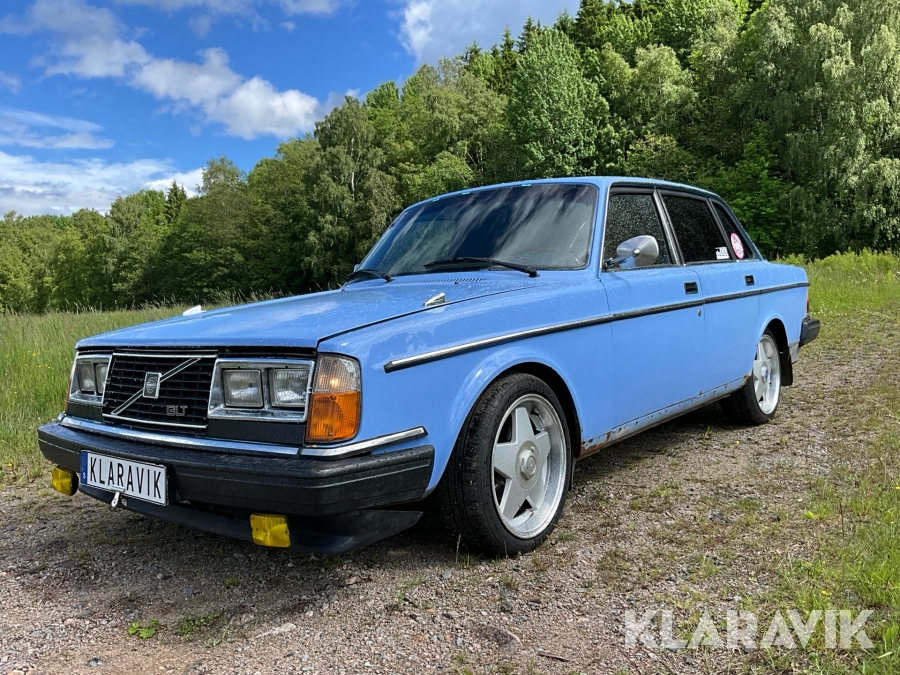 A-Traktor Volvo 240 D24 TD