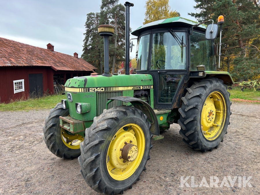 Traktor John Deere 2140