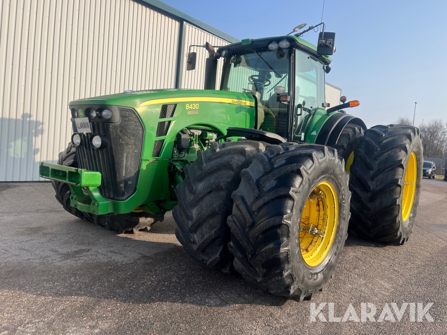 Traktor John Deere 8430