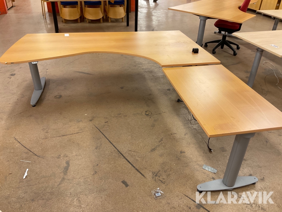 Skrivbord Kinnarps höj och sänkbart