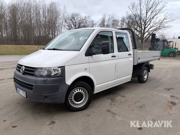 Flakbil Volkswagen Transporter dubbelhytt med tipp