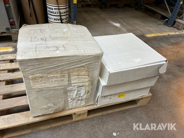 LED lampor Glamox A70-S410 LED 2800 DALI/CF 830 BL ca 7 st