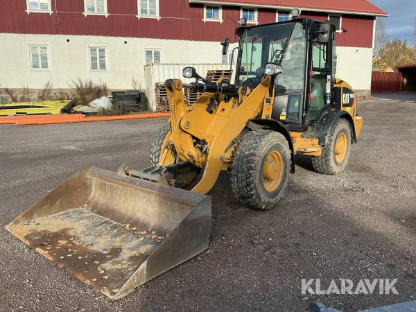 Hjullastare CAT 906M med redskap