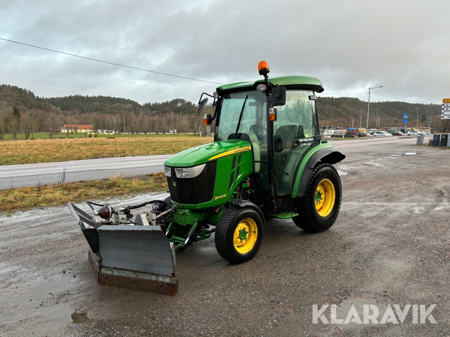 Traktor John Deere 3045R