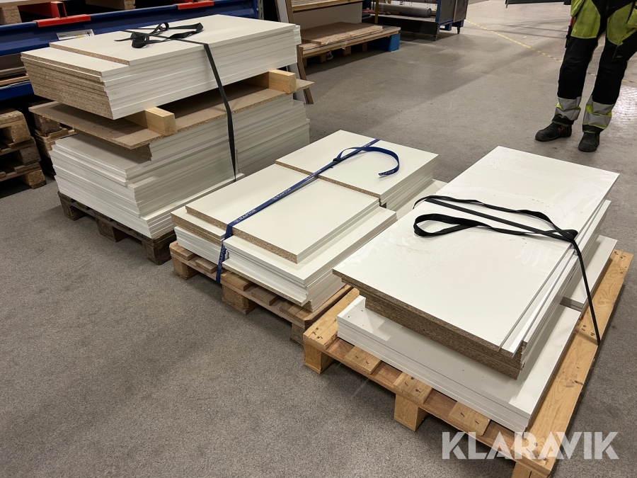 Parti med hyllplan i olika dimensioner