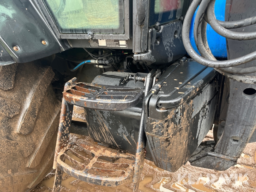 Traktor med lastare Valtra T151 Twintrac, Boxholm, Klaravik