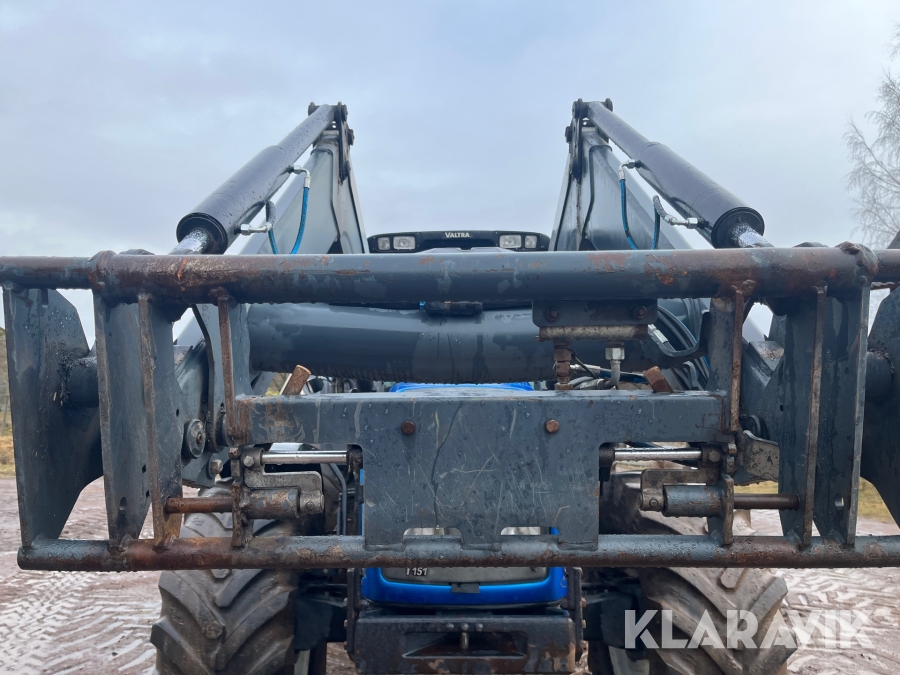 Traktor med lastare Valtra T151 Twintrac, Boxholm, Klaravik