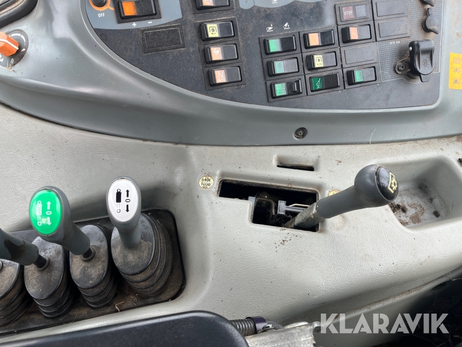 Traktor med lastare Valtra T151 Twintrac, Boxholm, Klaravik