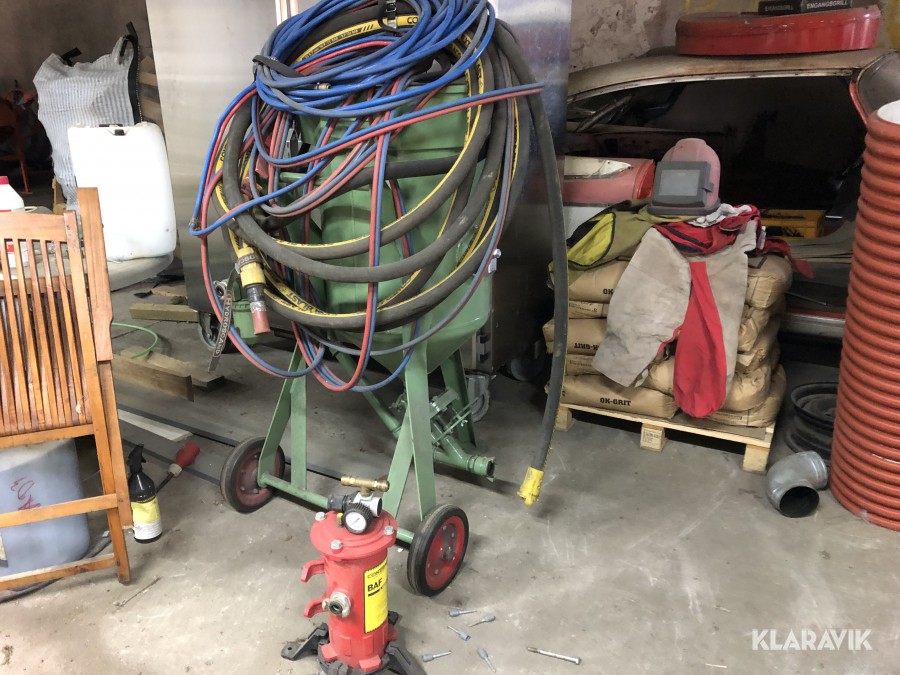 Blästerklocka med sand och skyddsutrustning