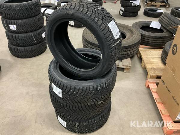 Personbilsdäck/Dubb Pirelli Winter Ice Zero2 245/45R18 4st (nya)