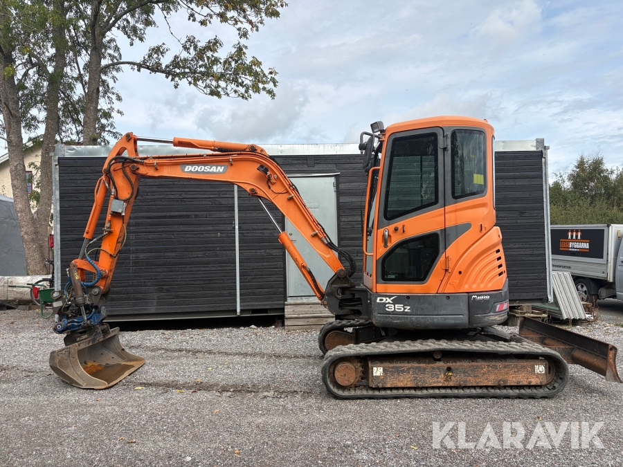 Grävmaskin Doosan DX35Z med skopor