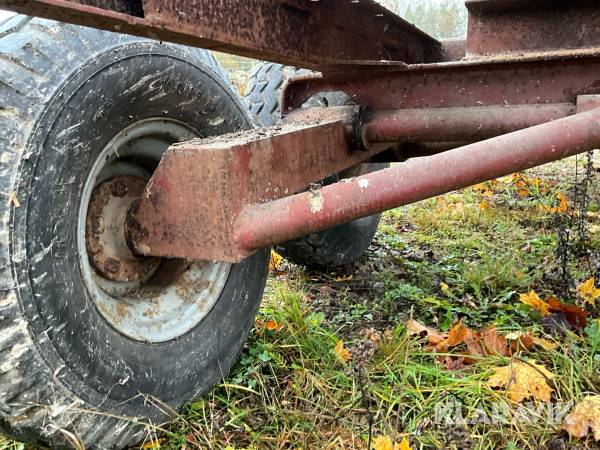 Lantbruksvagn med tank och pump, Vetlanda, Klaravik auktione
