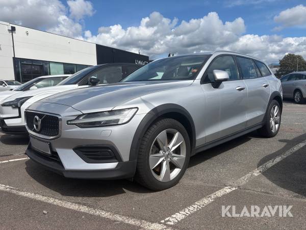 Volvo V60 Cross Country B4