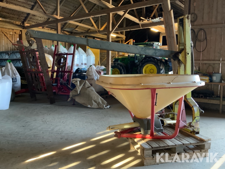 Gödningsspridare Vicon med säcklyft