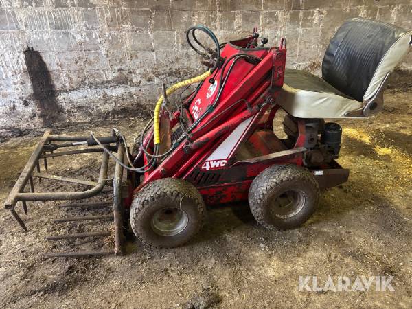 Kompaktlastare Avant Ylö - tehtaat OÜ med redskap