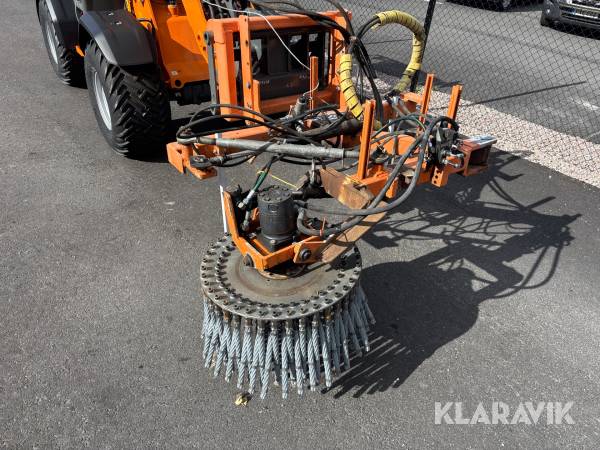 Ogräsborste / penselborste Nesbo UK 700 R/L med trima fäste