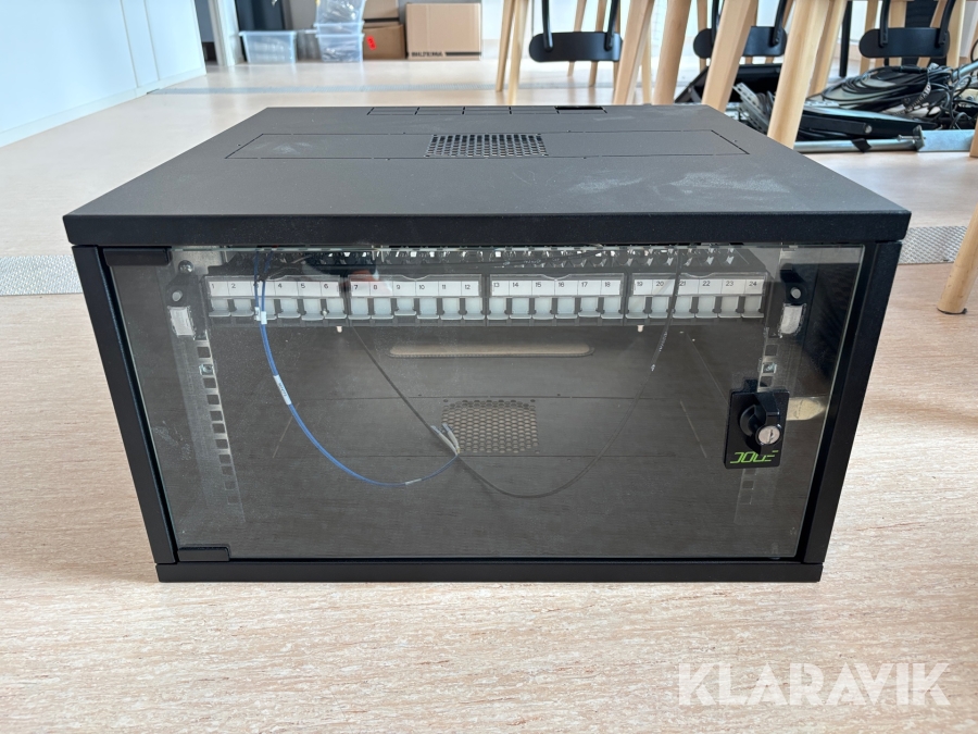 Dataskåp/rackskåp med 24 portar
