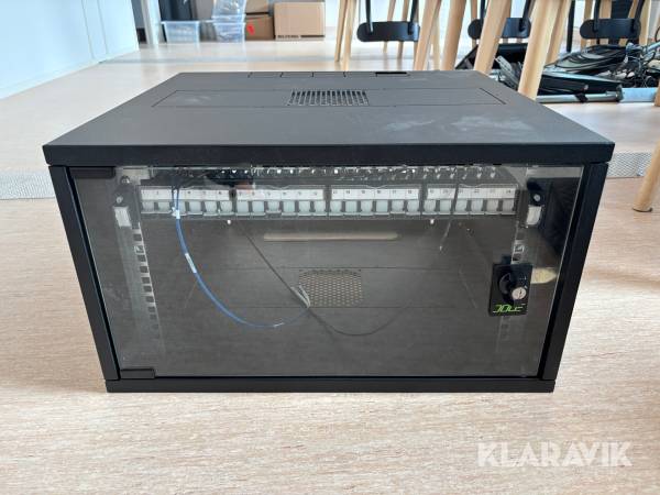 Dataskåp/rackskåp med 24 portar