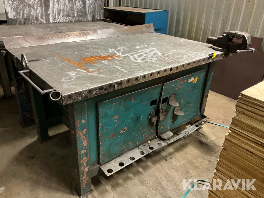 Svetsbord med skruvstycke