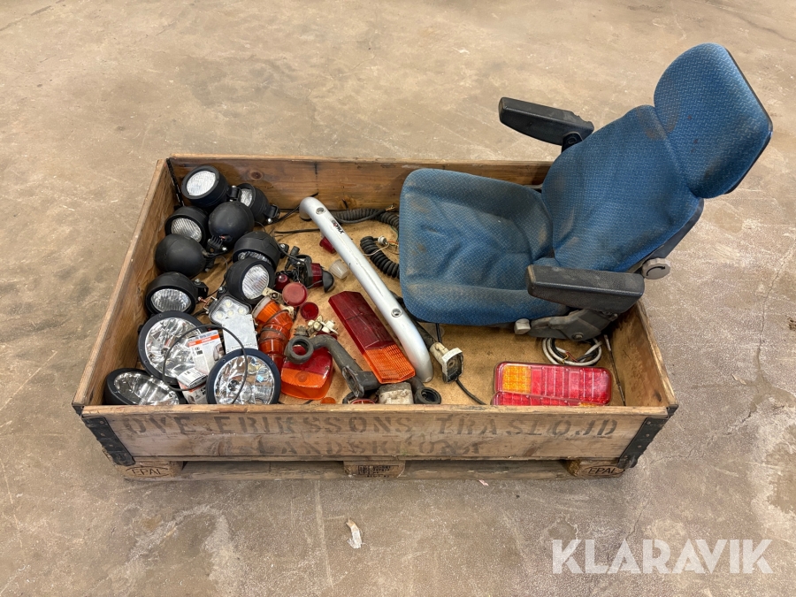 Blandpall med fordonsdelar och tillbehör