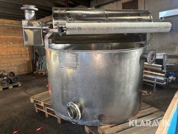 Smutsavskiljare med vattentank