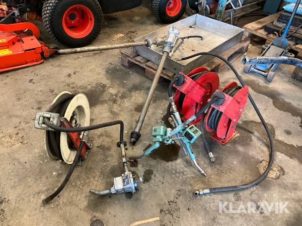 Slangvindor och pumpar till oljebar
