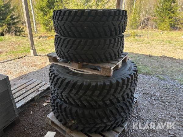 Entreprenaddäck Nokian TRI 2 på helsvetsade entreprenadfälgar