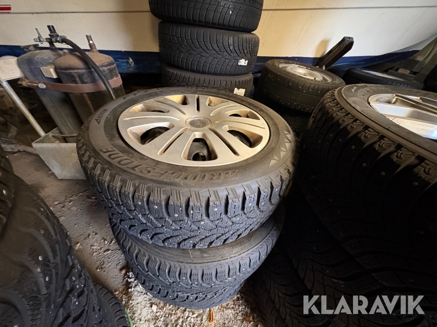 Vinterdäck med fälg Bridgestone 215/55R16 4 st