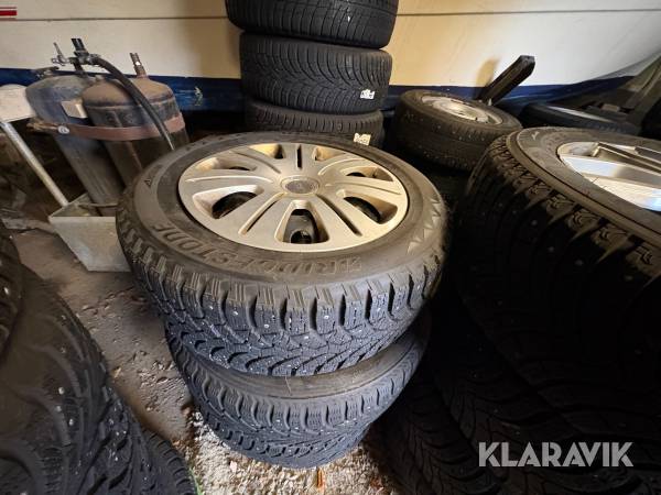 Vinterdäck med fälg Bridgestone 215/55R16 4 st