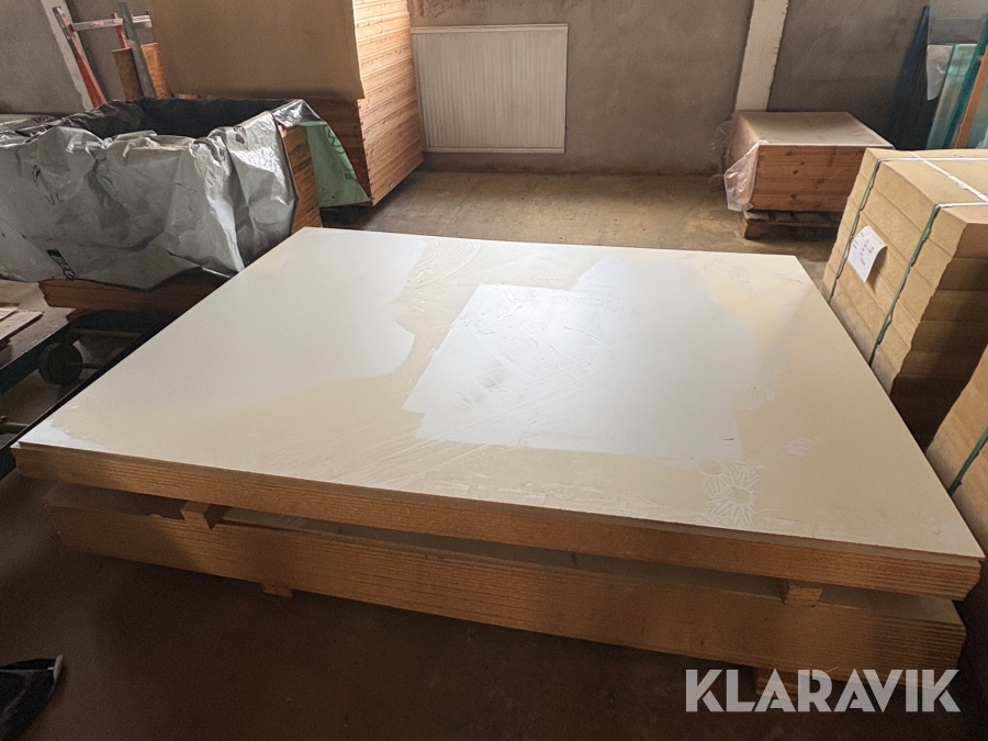 Foliebelagda spånskivor 10x1860x2540, 27st