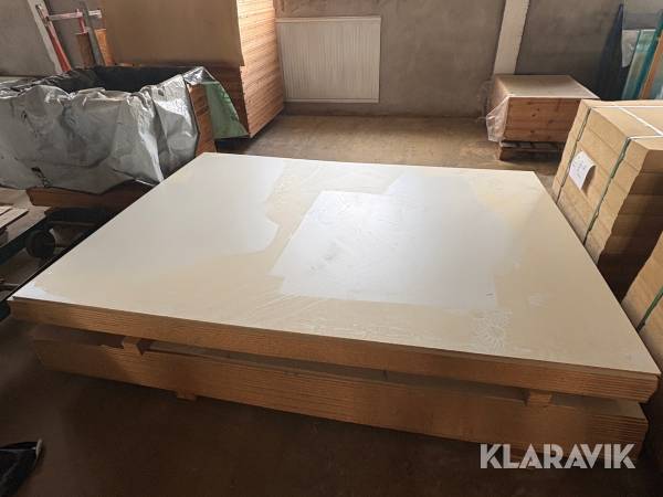 Foliebelagda spånskivor 10x1860x2540, 27st
