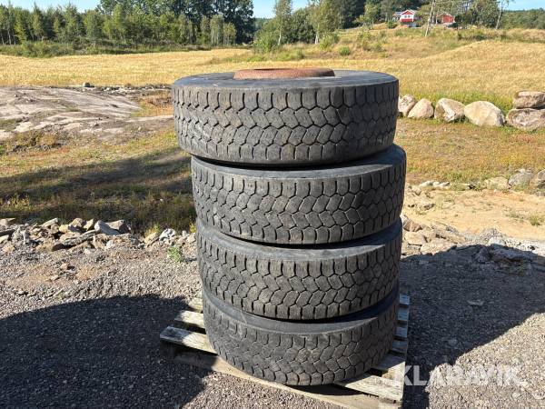 Däck på fälg 4 st