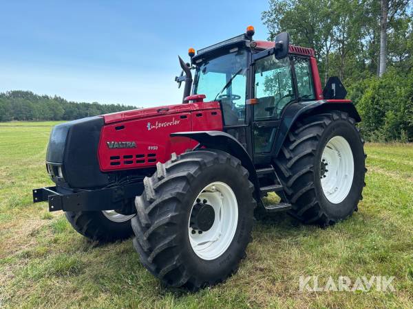 Traktor Valtra 8950 med Twintrac
