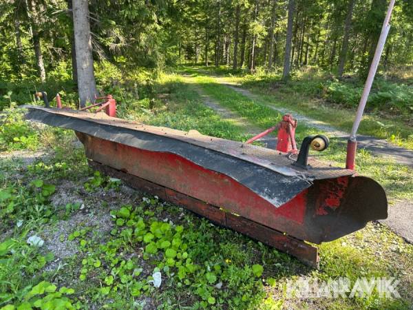 Diagonalplog med lastbilsfäste