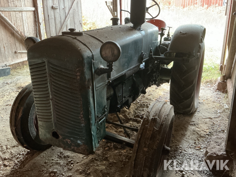 Veterantraktor Munktells BM20 med plog