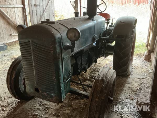 Veterantraktor Munktells BM20 med plog