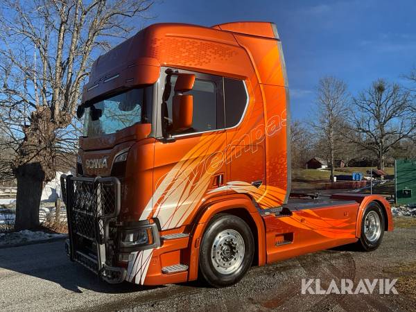 Dragbil Scania R4 10 Bellatrix motivlackad Svempas