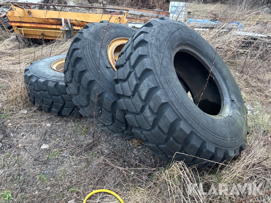 Däck 17.5R25 på fälg 3st