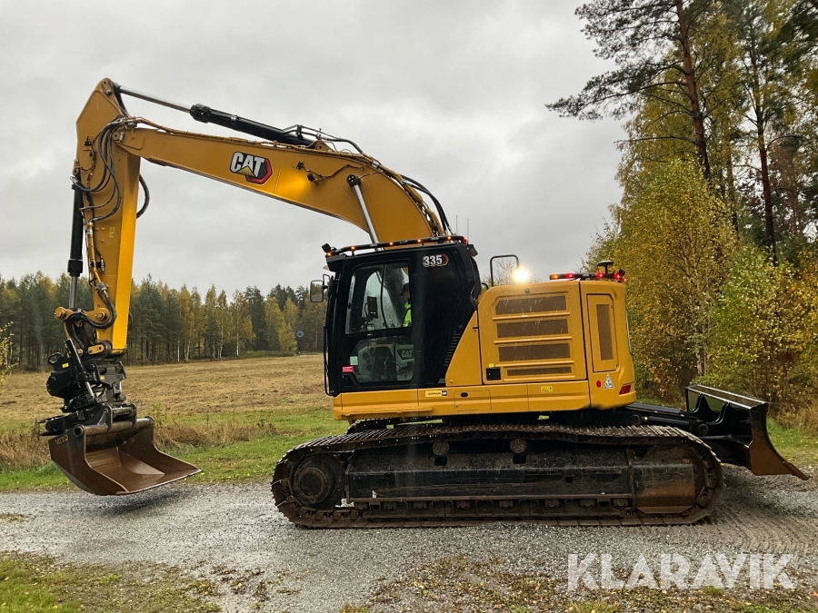 Grävmaskin CAT 335 med redskap