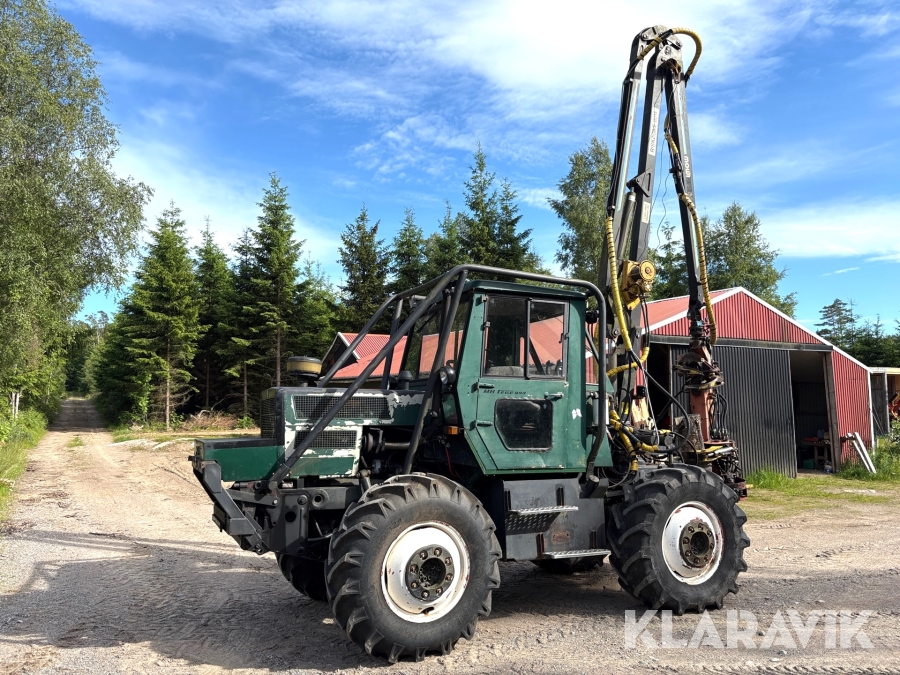 Traktor med skördaraggregat MB Trac 800