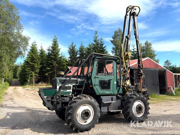 Traktor med skördaraggregat MB Trac 800